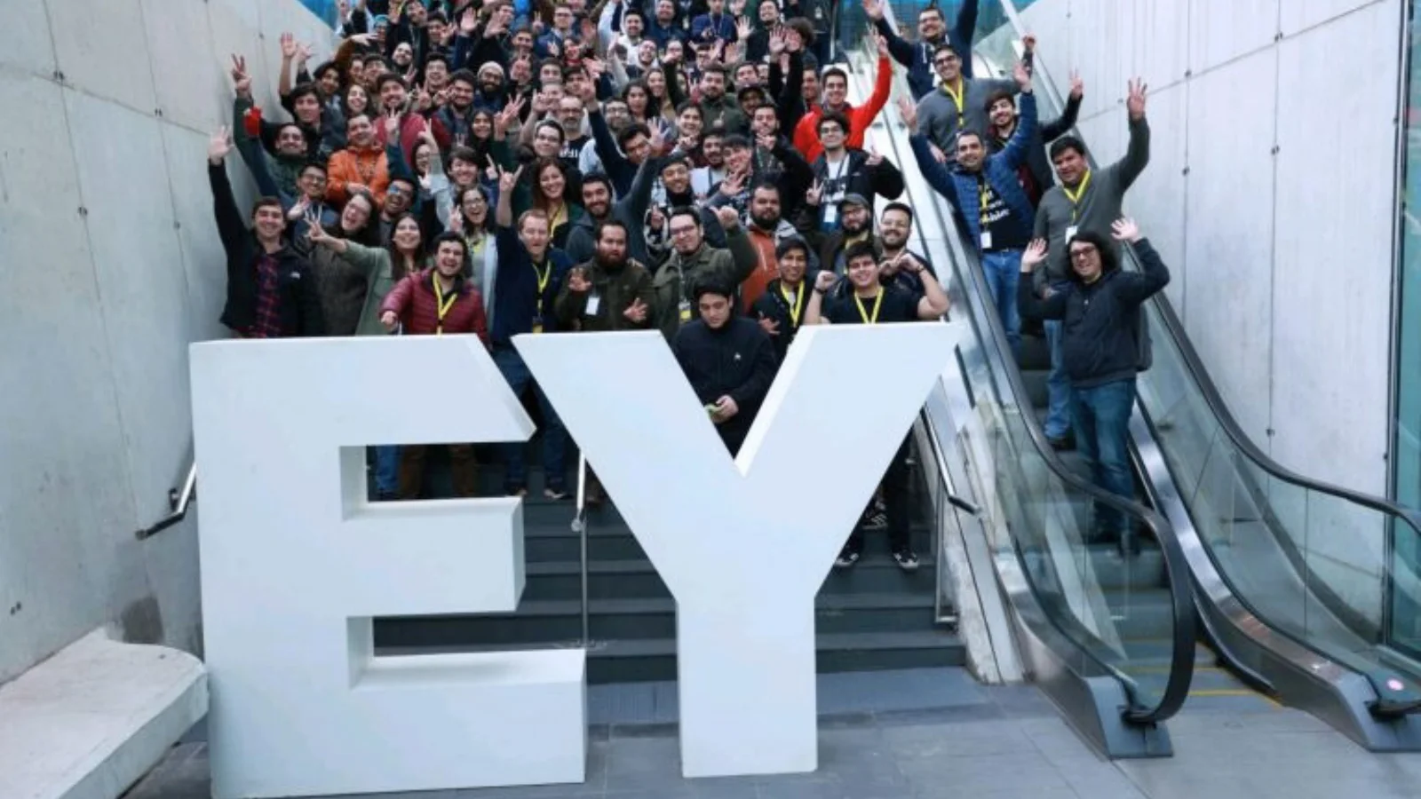 Participantes de la Hackatón de IA Generativa organizada por EY y Python Chile en 2023