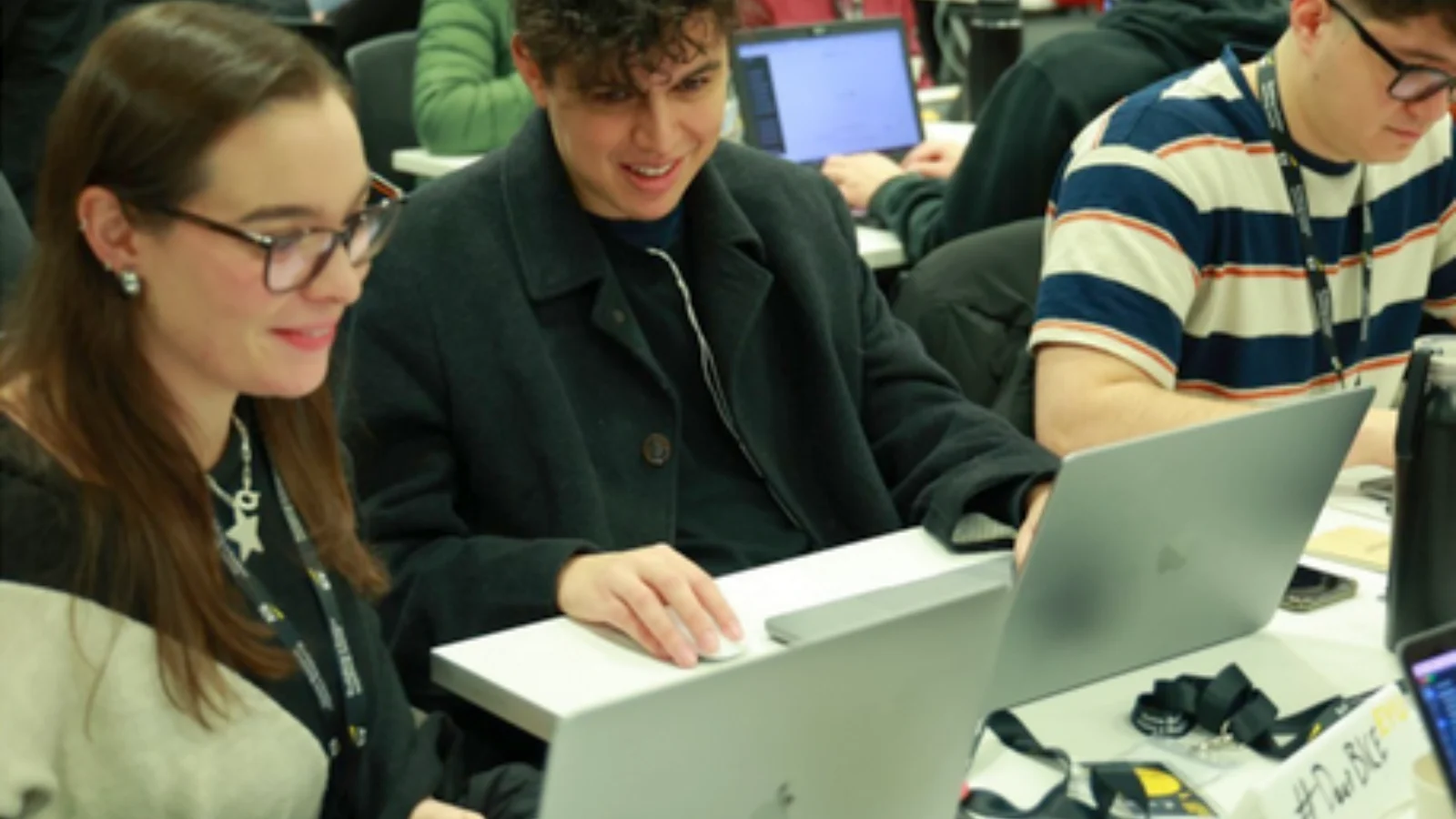 Equipo compitiendo en la Hackatón de IA Generativa 2023 en Santiago