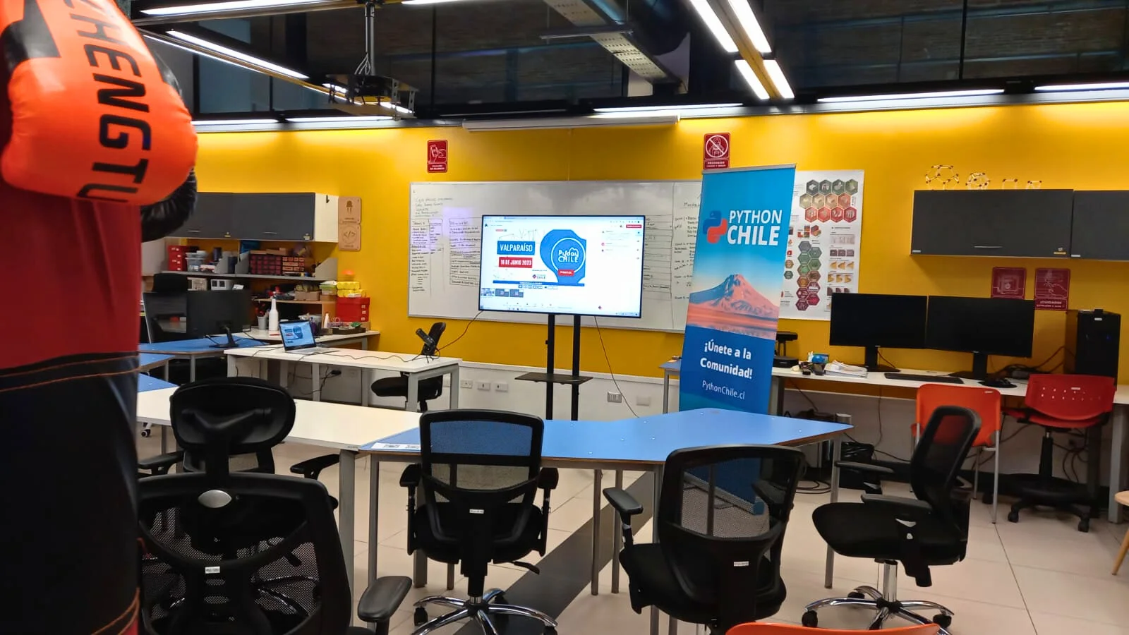 Sala de charlas vacía